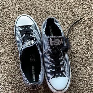 Striped low top Converse in excellent condition